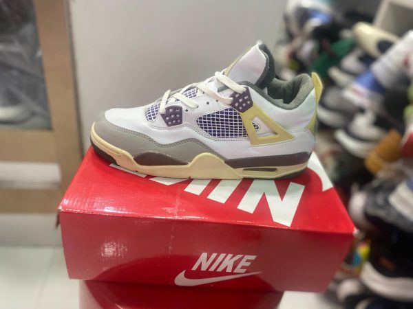 NIKE