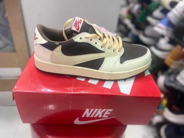 NIKE