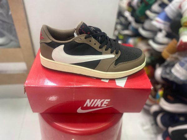 NIKE