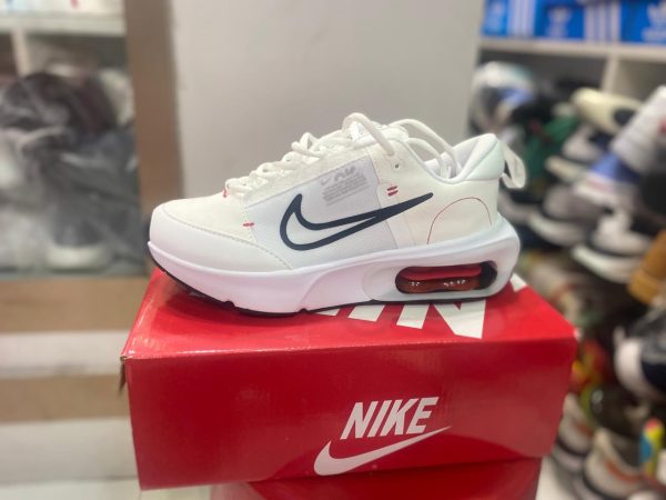 NIKE